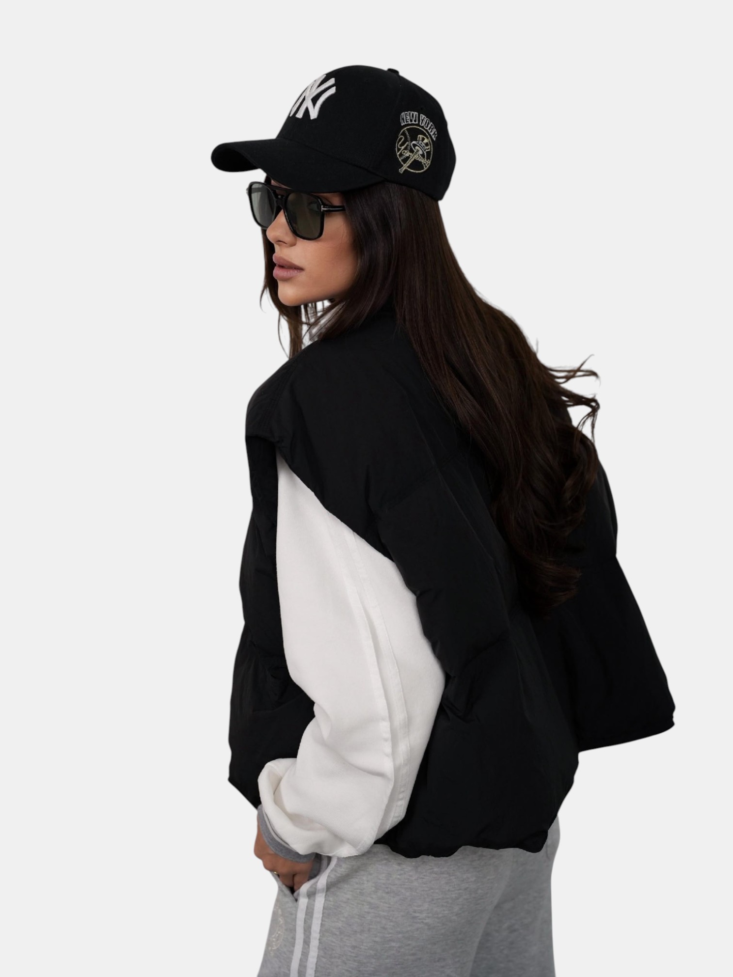 Жилетка укороченная черная