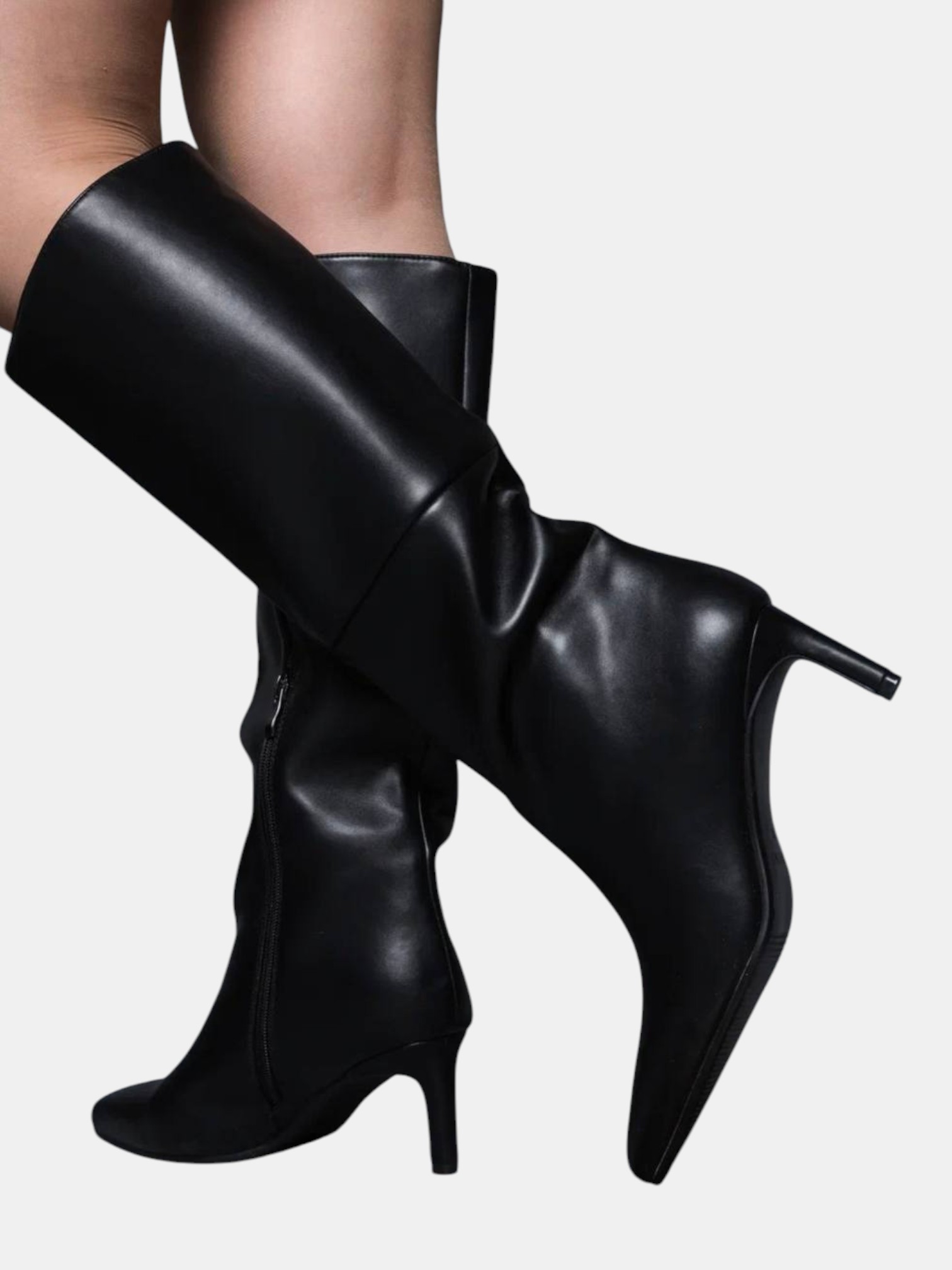 Сапоги трубы на шпильке