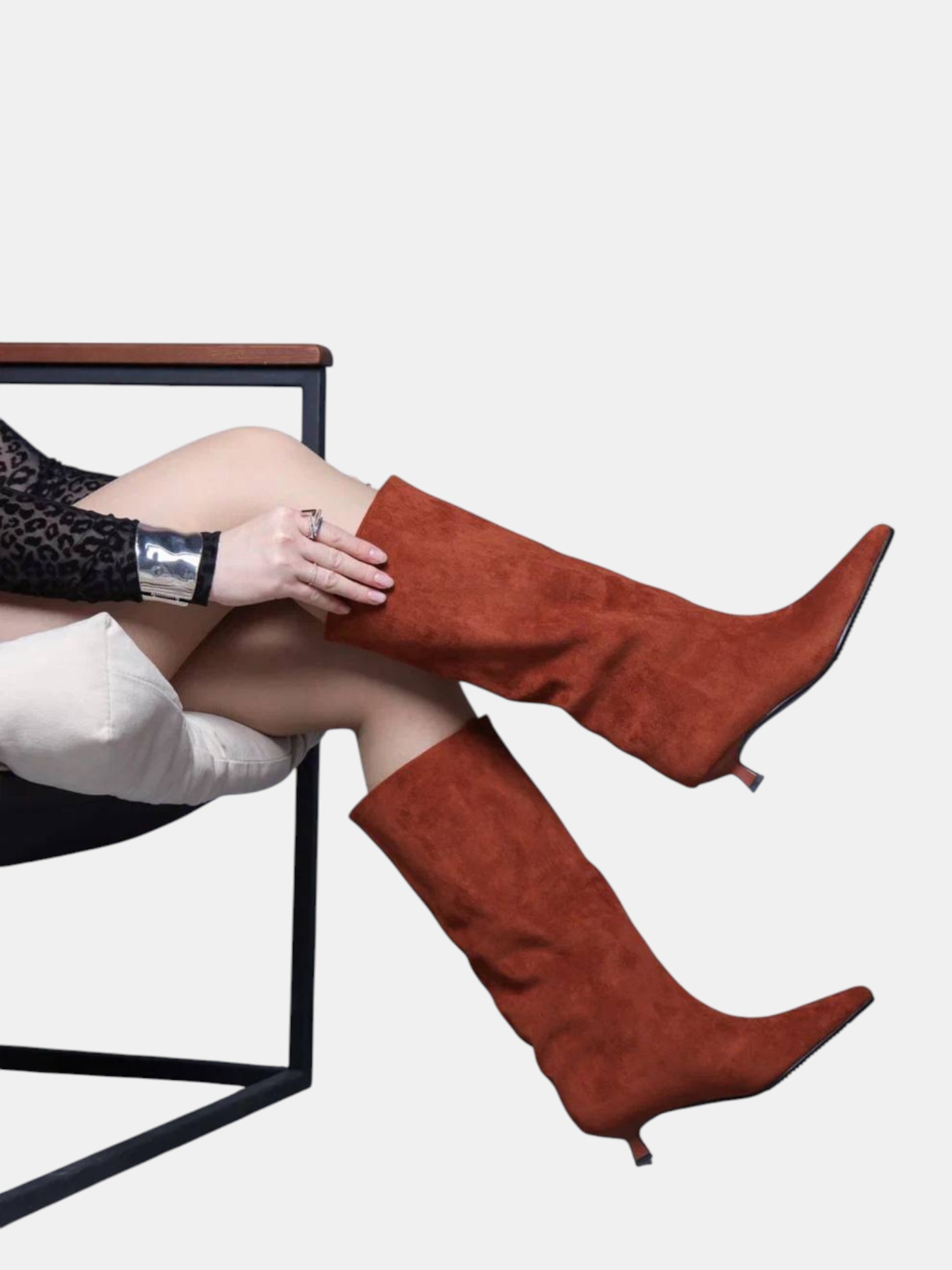 Сапоги трубы на шпильке