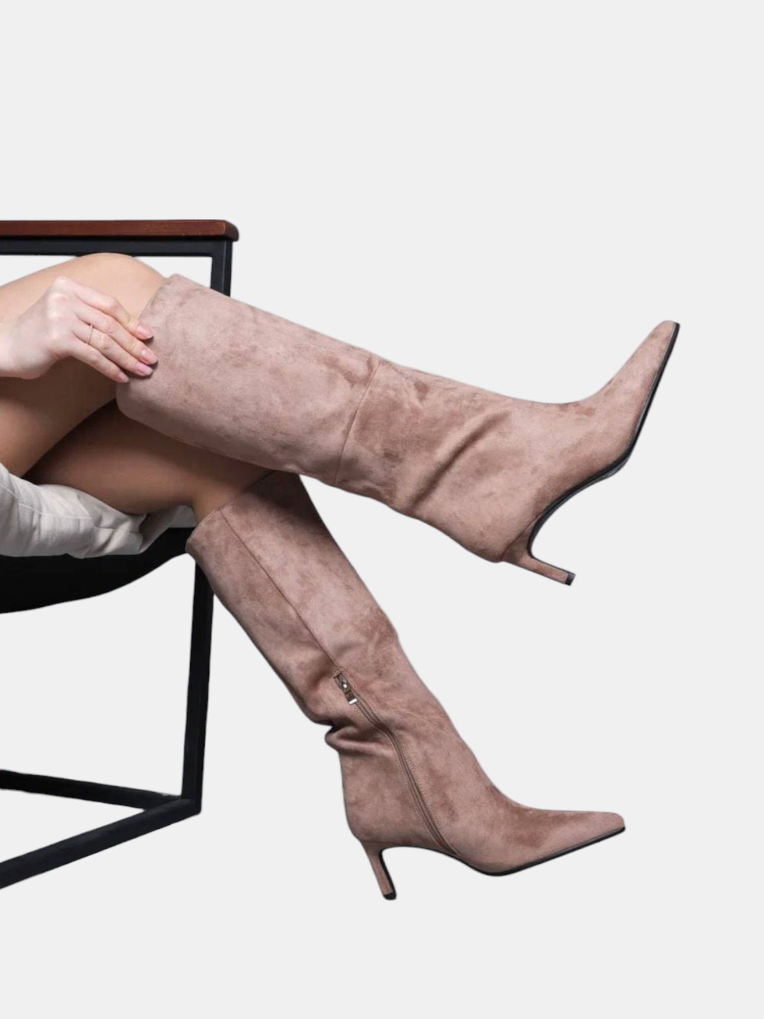 Сапоги трубы на шпильке