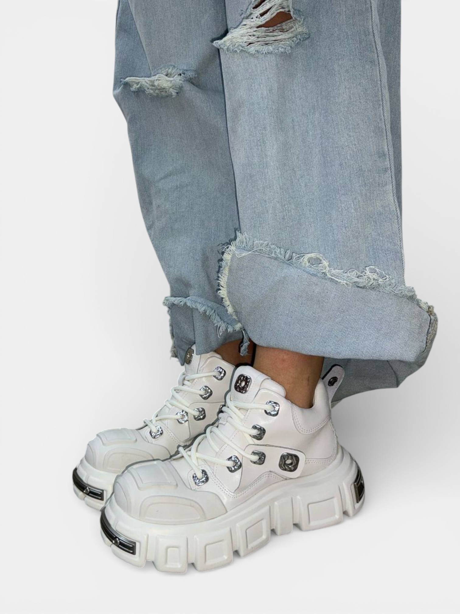 Ботинки демисезонные BALENCIAGA кожа белые 3423 Ботинки демисезонные BALENCIAGA кожа белые 3423