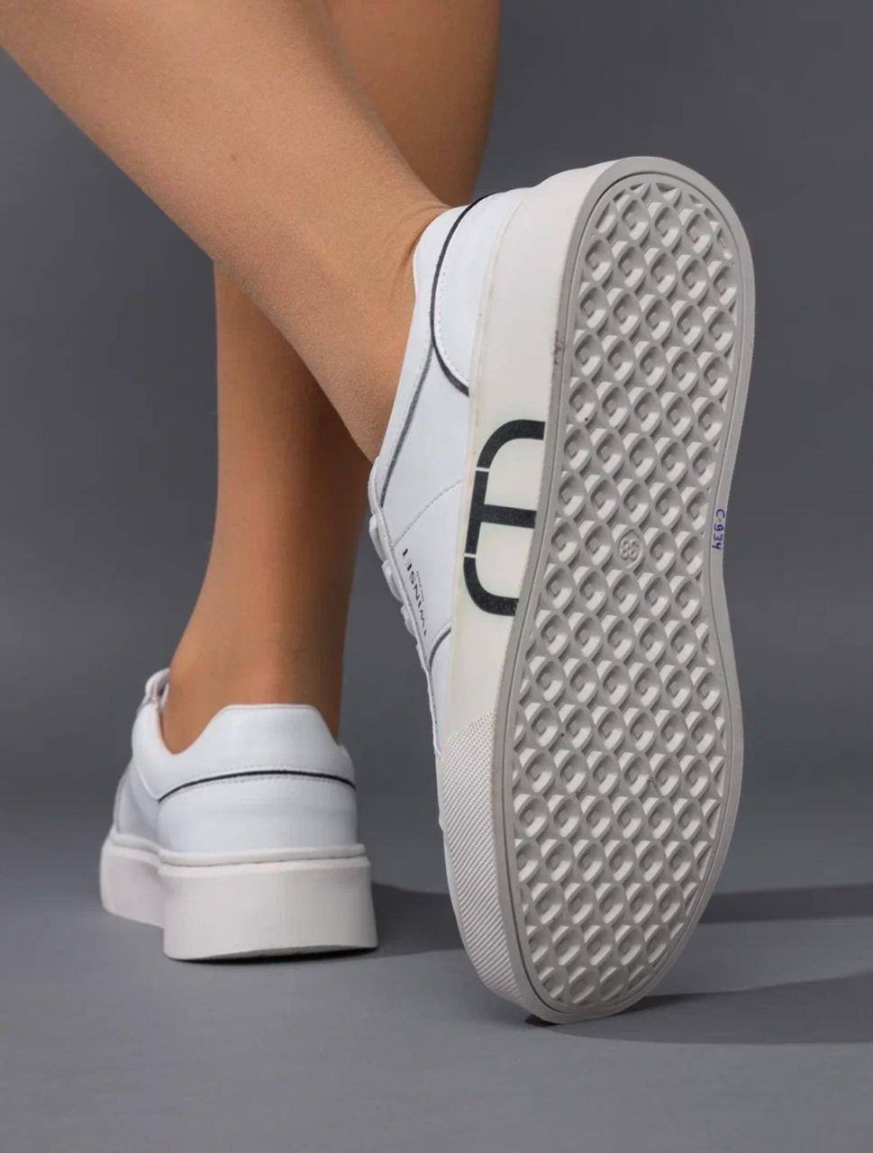 Кроссовки женские брендовые