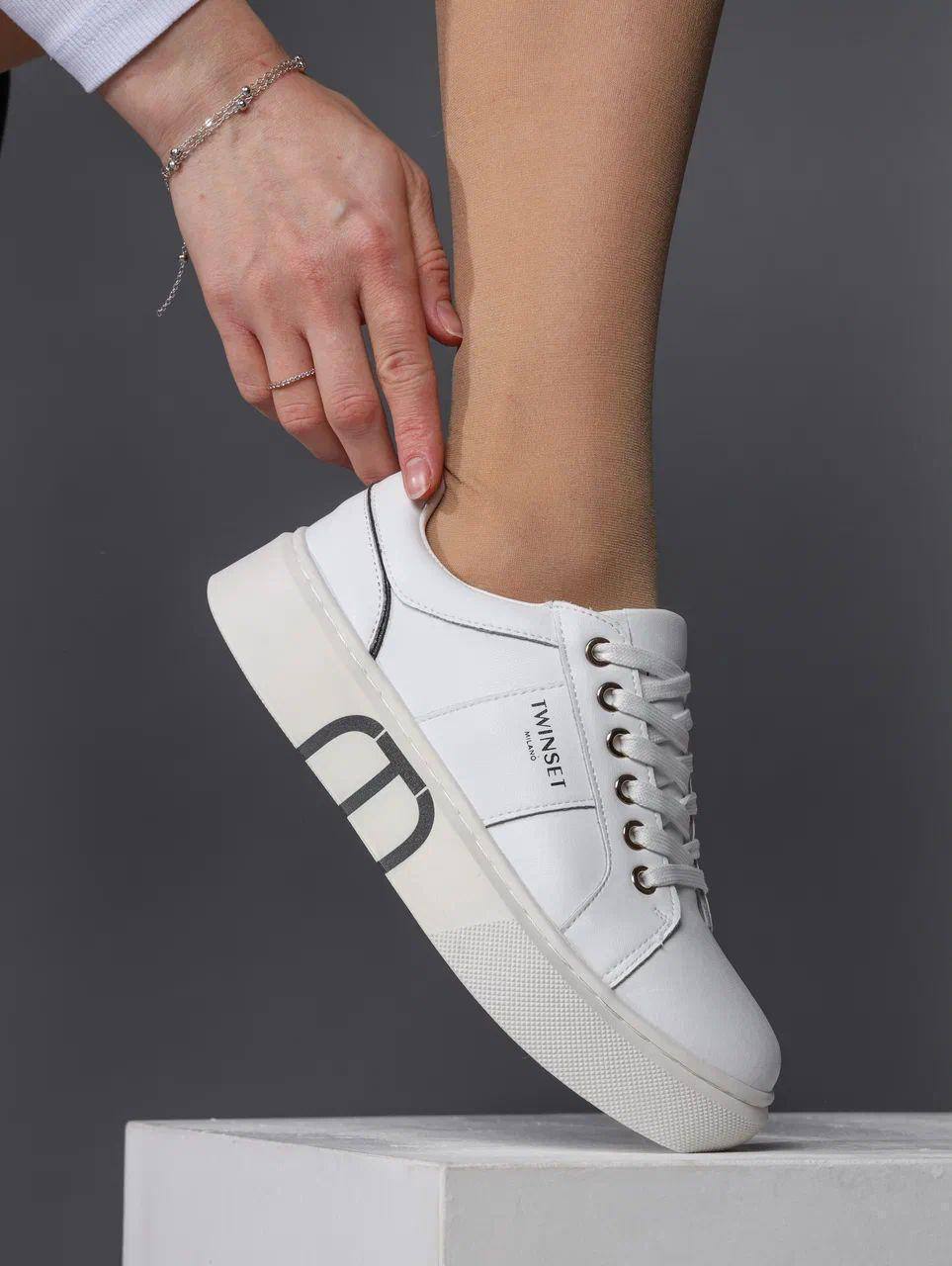 Кроссовки женские брендовые