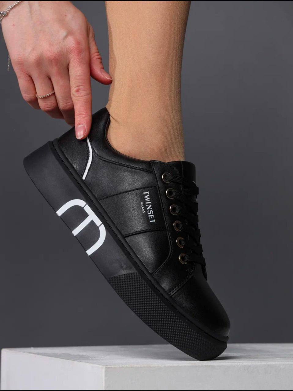 Кроссовки женские брендовые