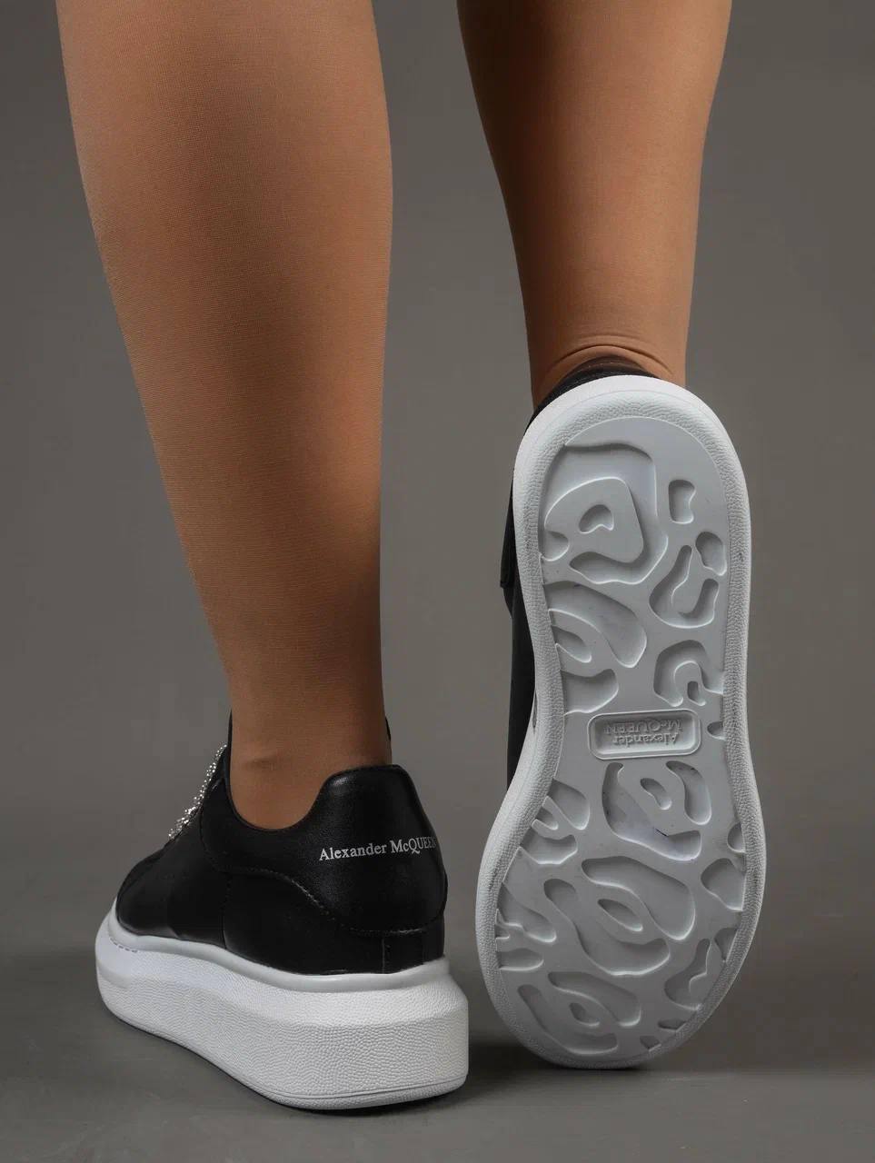 Кроссовки женские брендовые