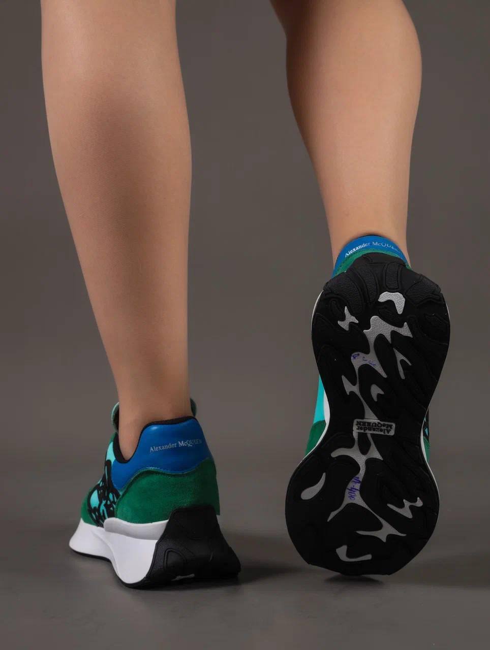 Кроссовки женские брендовые