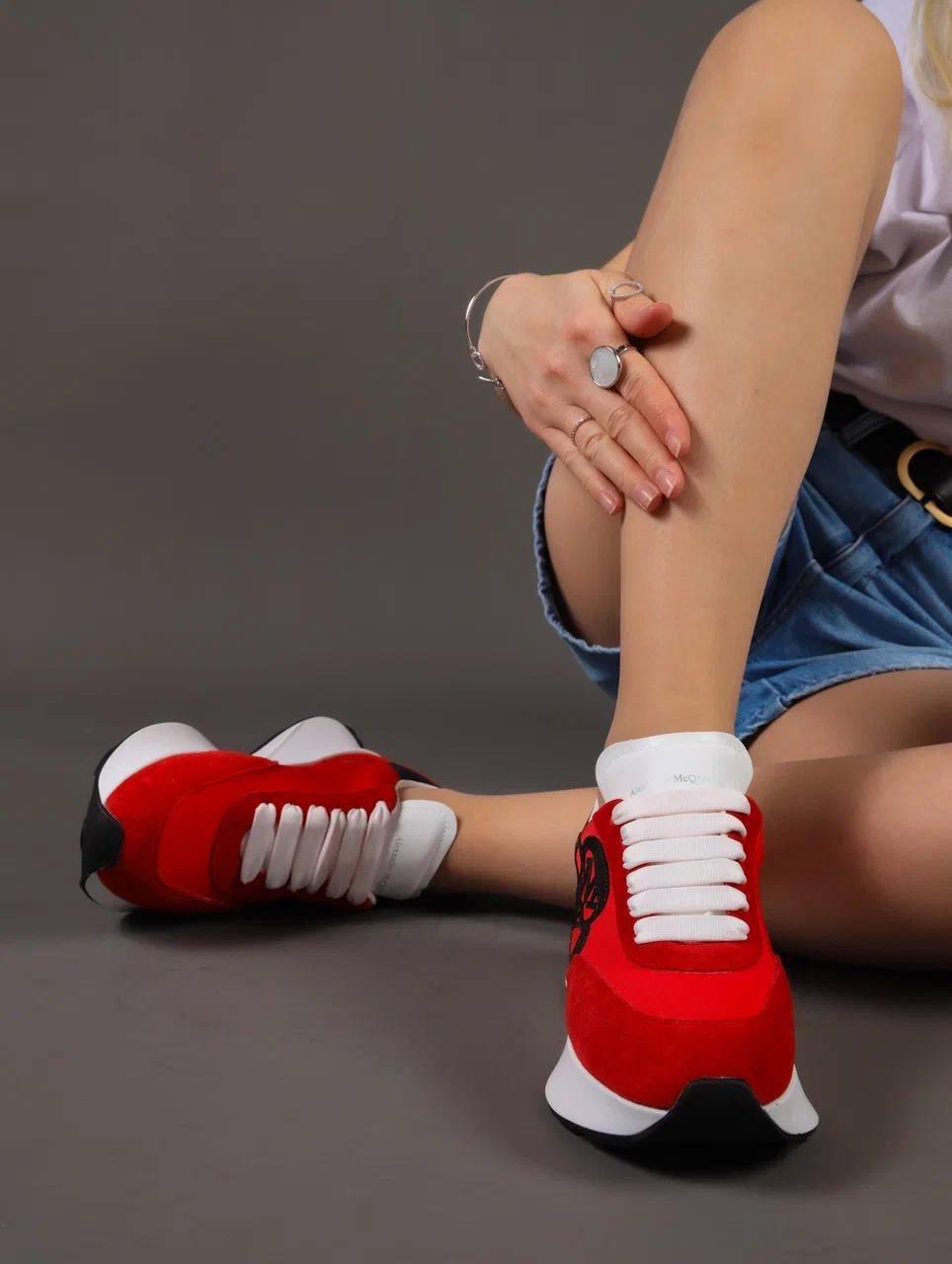 Кроссовки женские брендовые