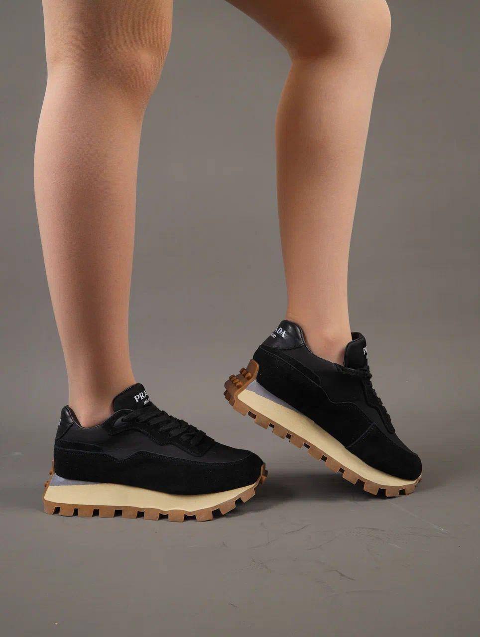 Кроссовки женские брендовые