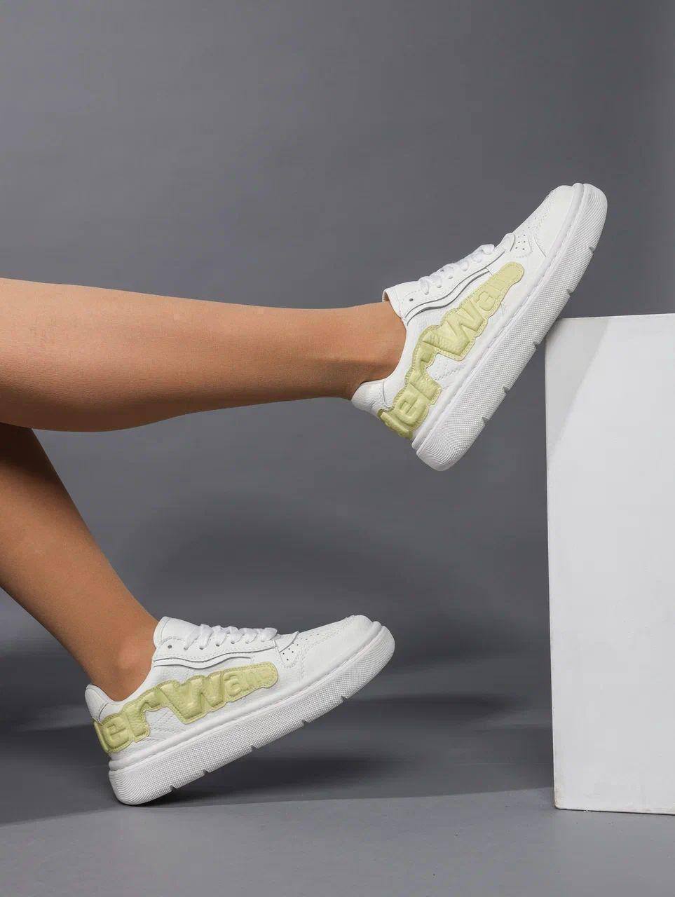 Кроссовки женские брендовые