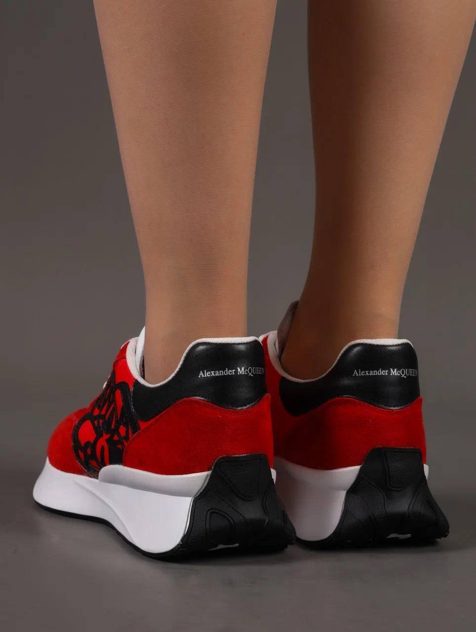 Кроссовки женские брендовые