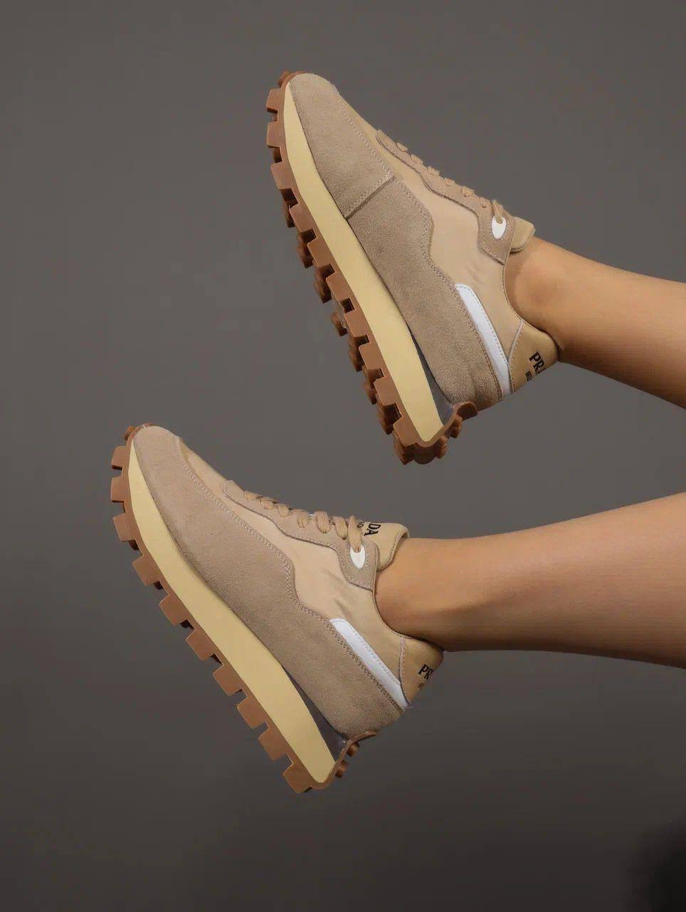 Кроссовки женские брендовые