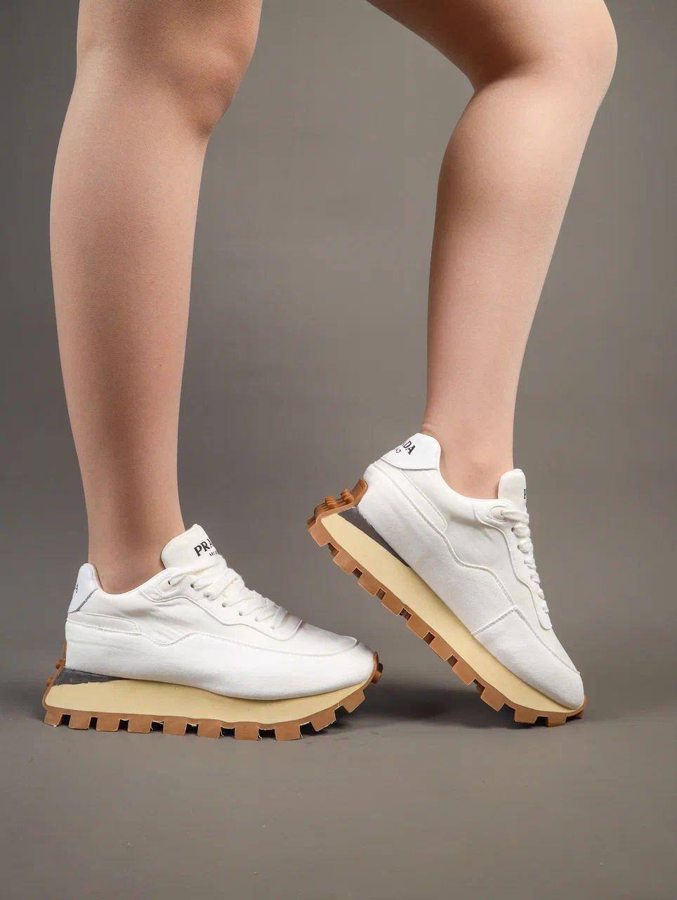 Кроссовки женские брендовые