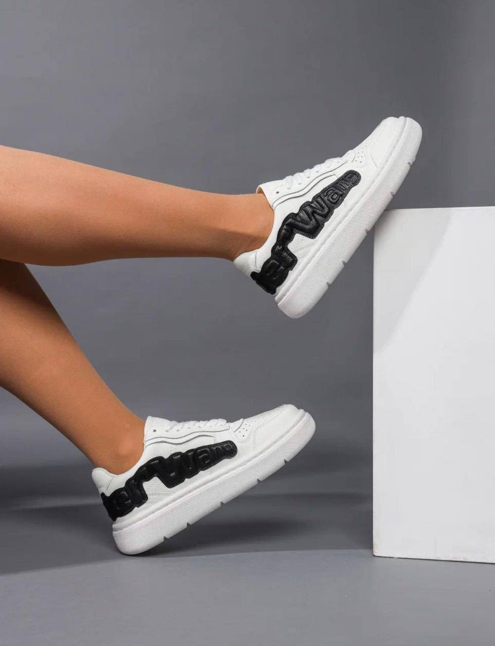 Кроссовки женские брендовые