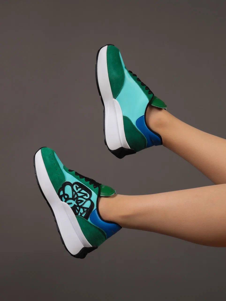 Кроссовки женские брендовые