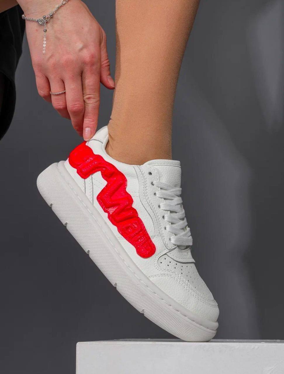 Кроссовки женские брендовые