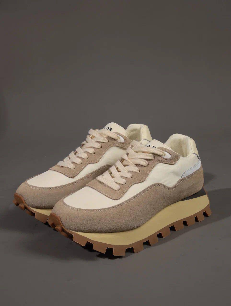 Кроссовки женские брендовые