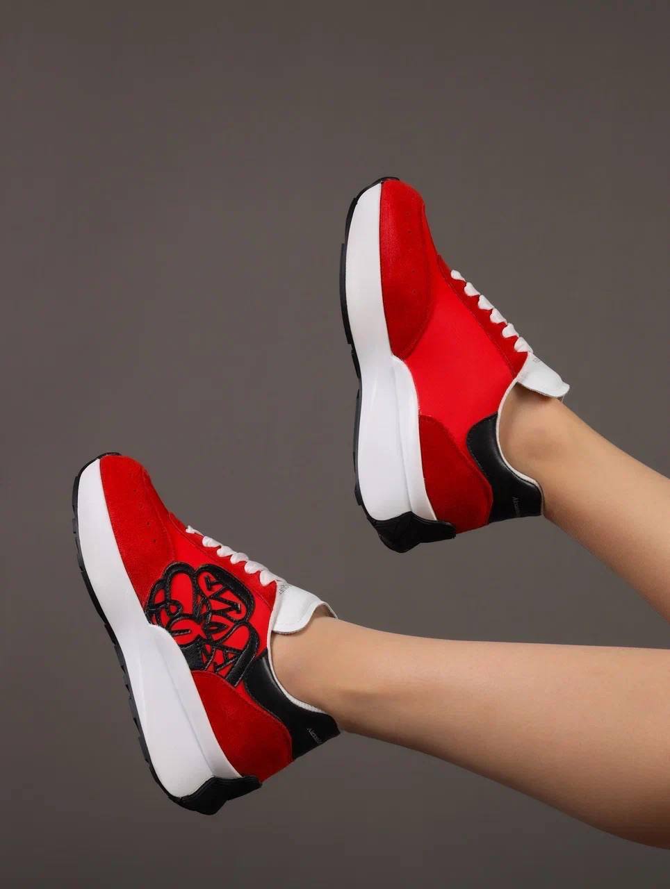 Кроссовки женские брендовые