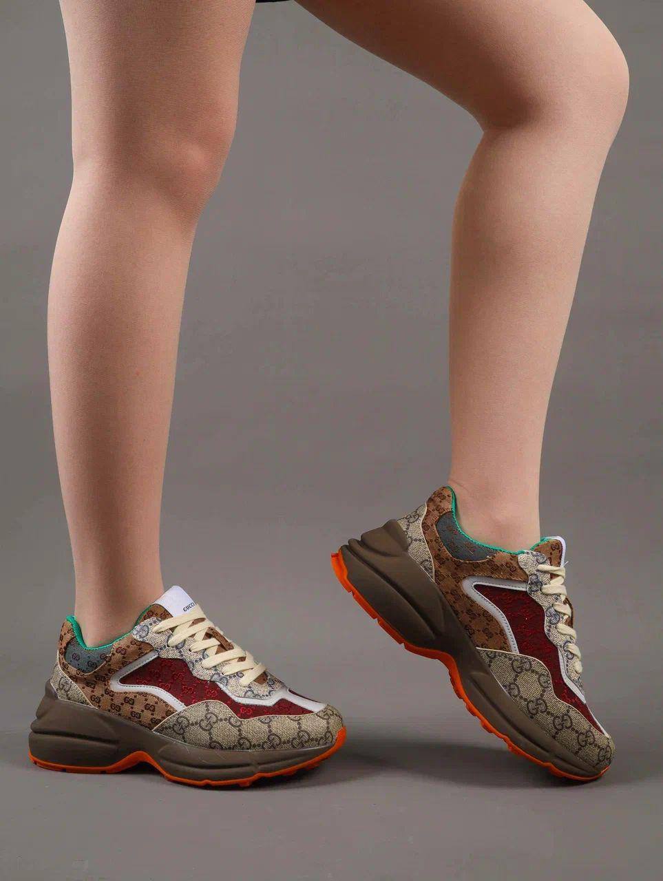 Кроссовки женские брендовые