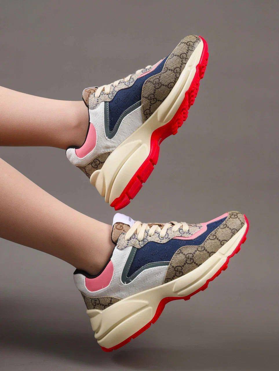 Кроссовки женские брендовые