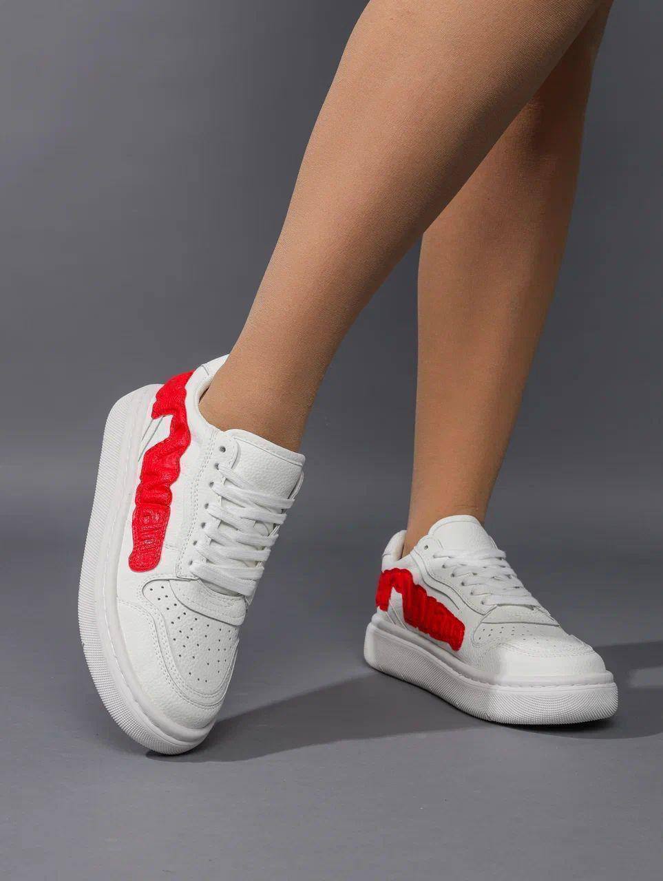 Кроссовки женские брендовые