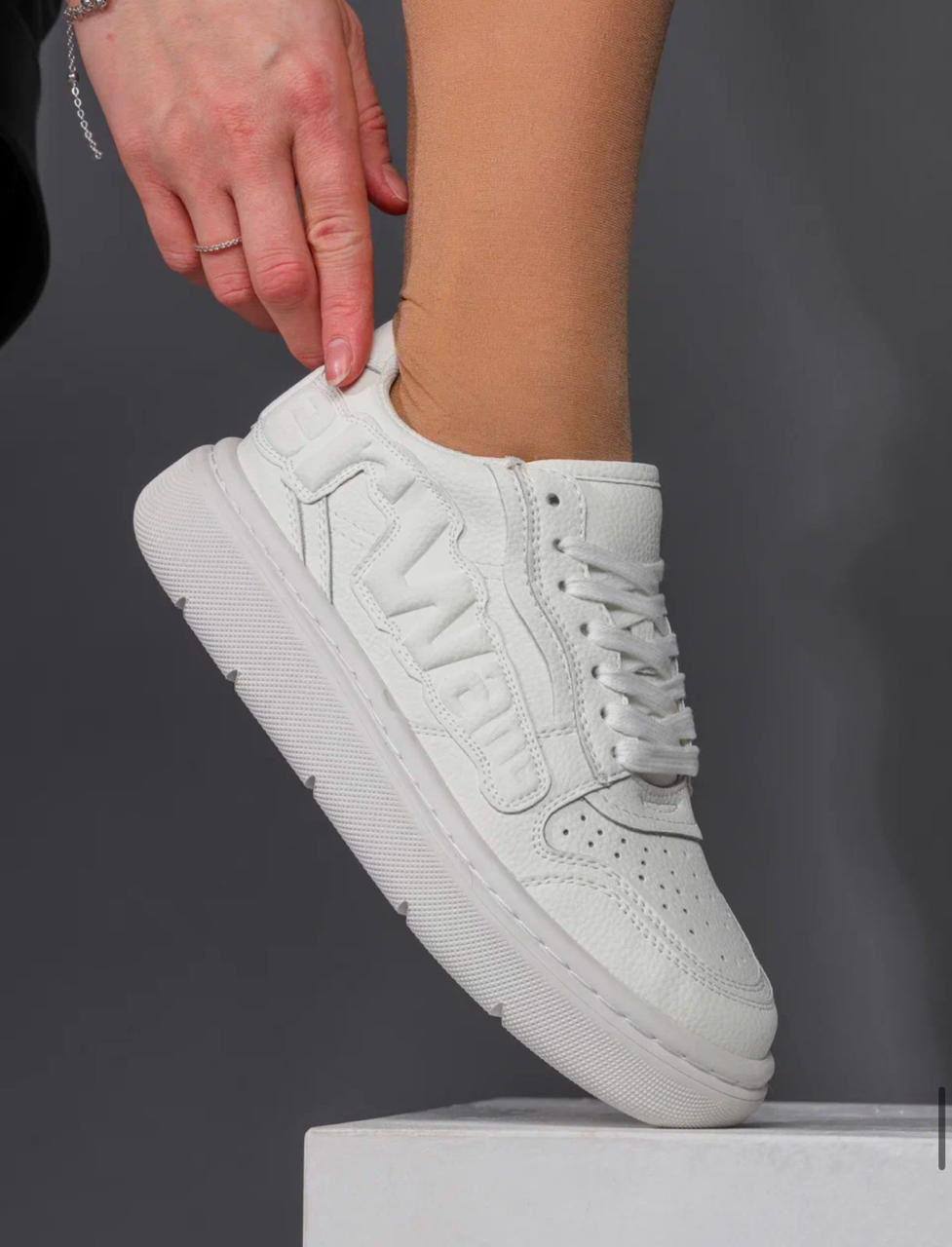 Кроссовки женские брендовые