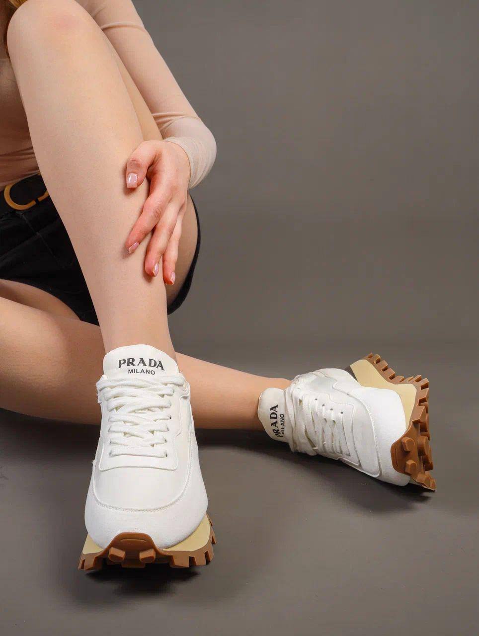 Кроссовки женские брендовые