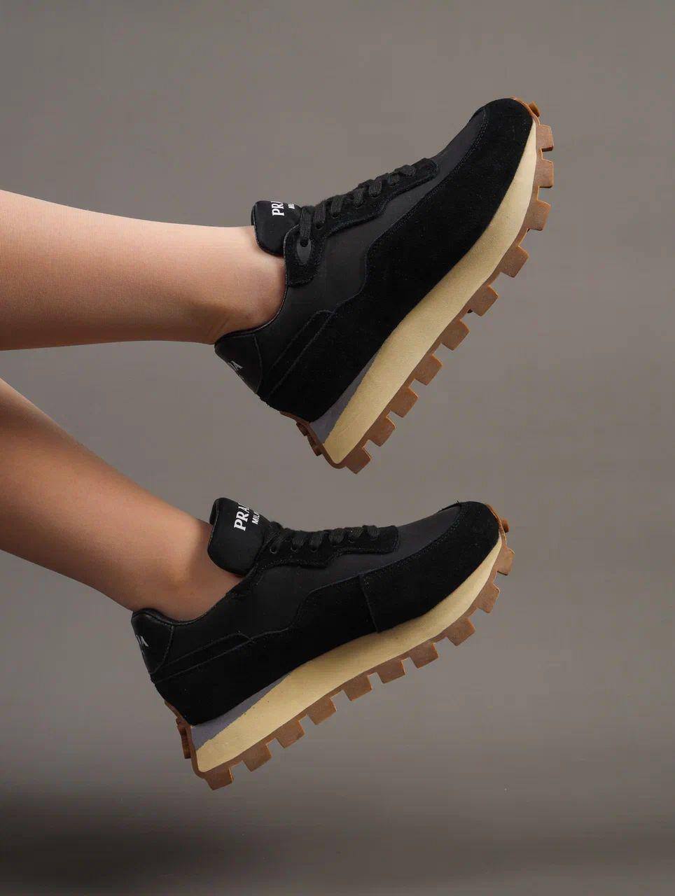 Кроссовки женские брендовые