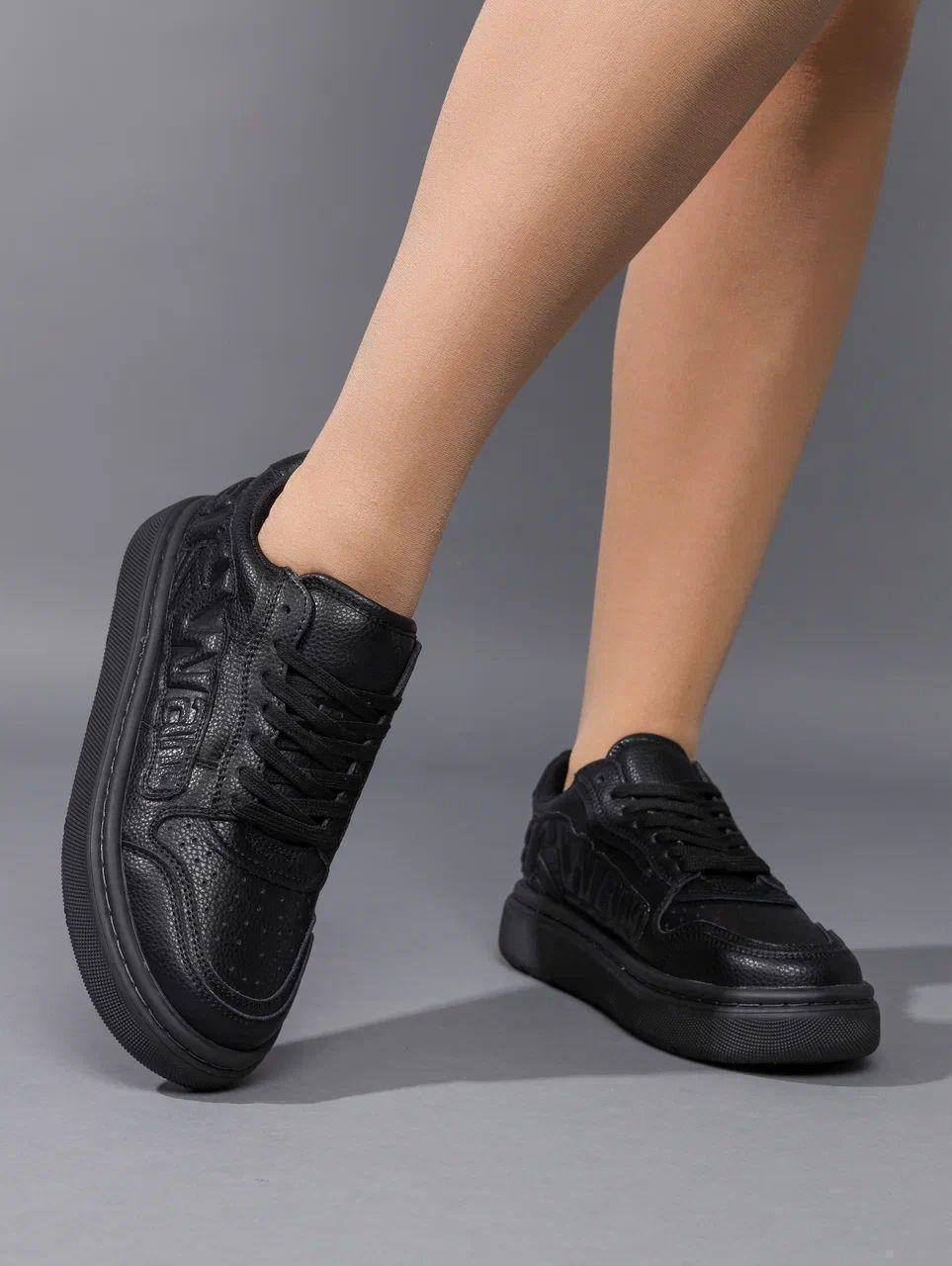 Кроссовки женские брендовые