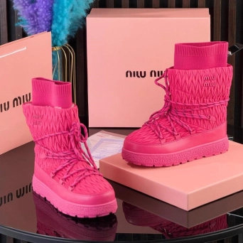 Дутики женские MIU MIU зимние кожаные малиновые UB2749